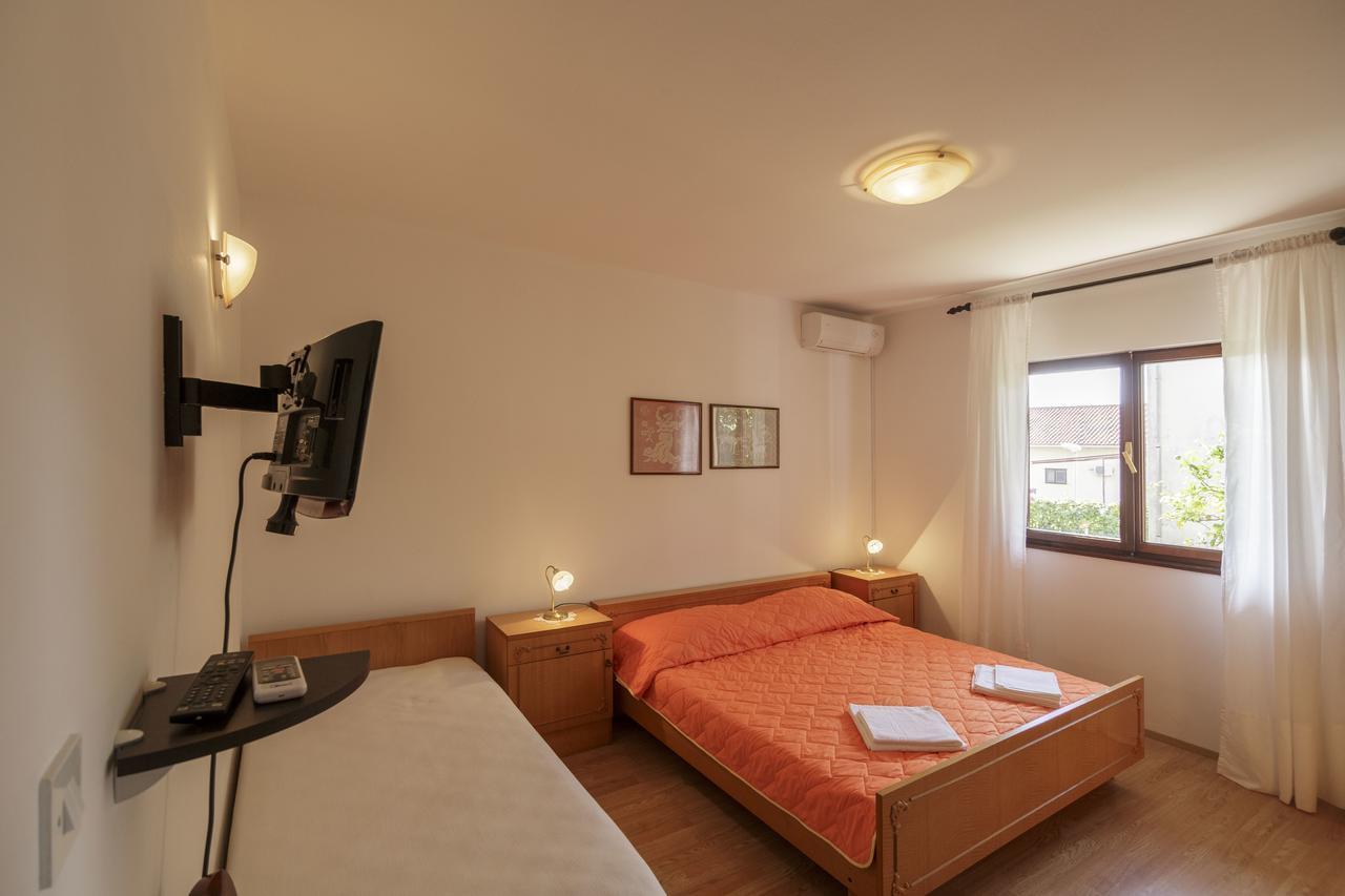 Apartmani Jordana Komiža Buitenkant foto