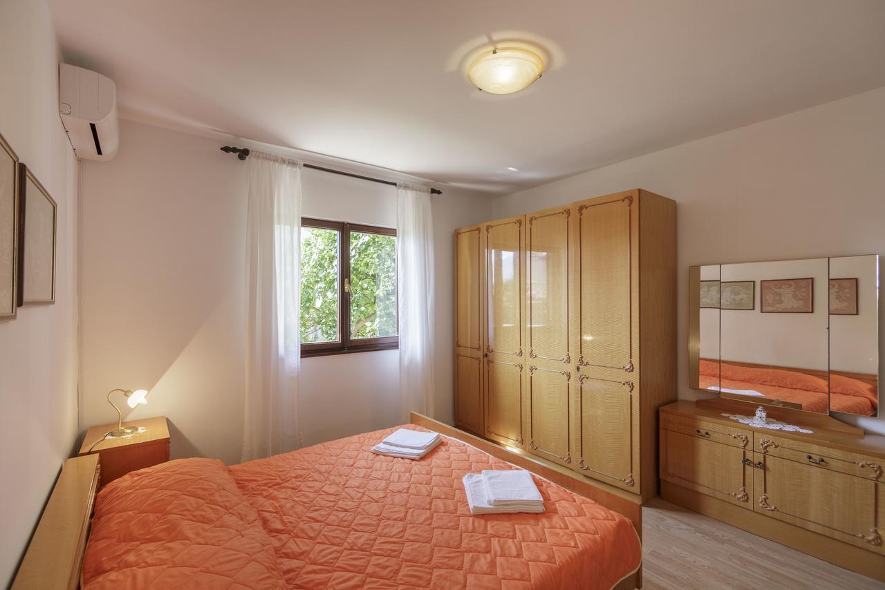 Apartmani Jordana Komiža Buitenkant foto