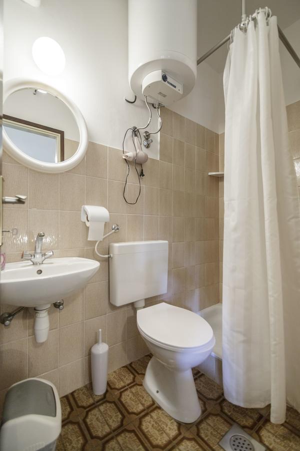 Apartmani Jordana Komiža Buitenkant foto