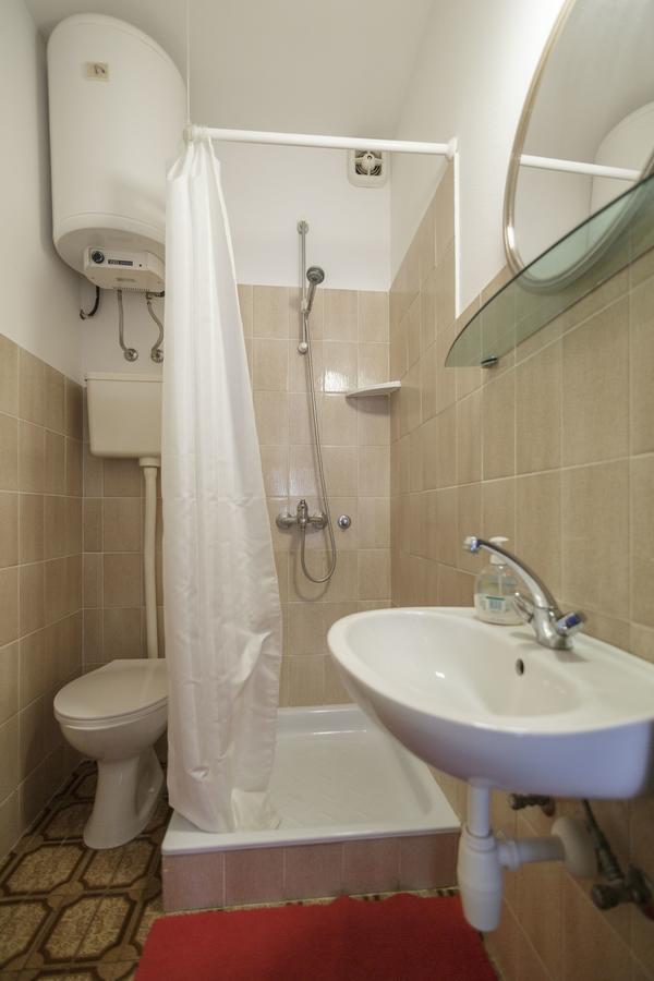 Apartmani Jordana Komiža Buitenkant foto