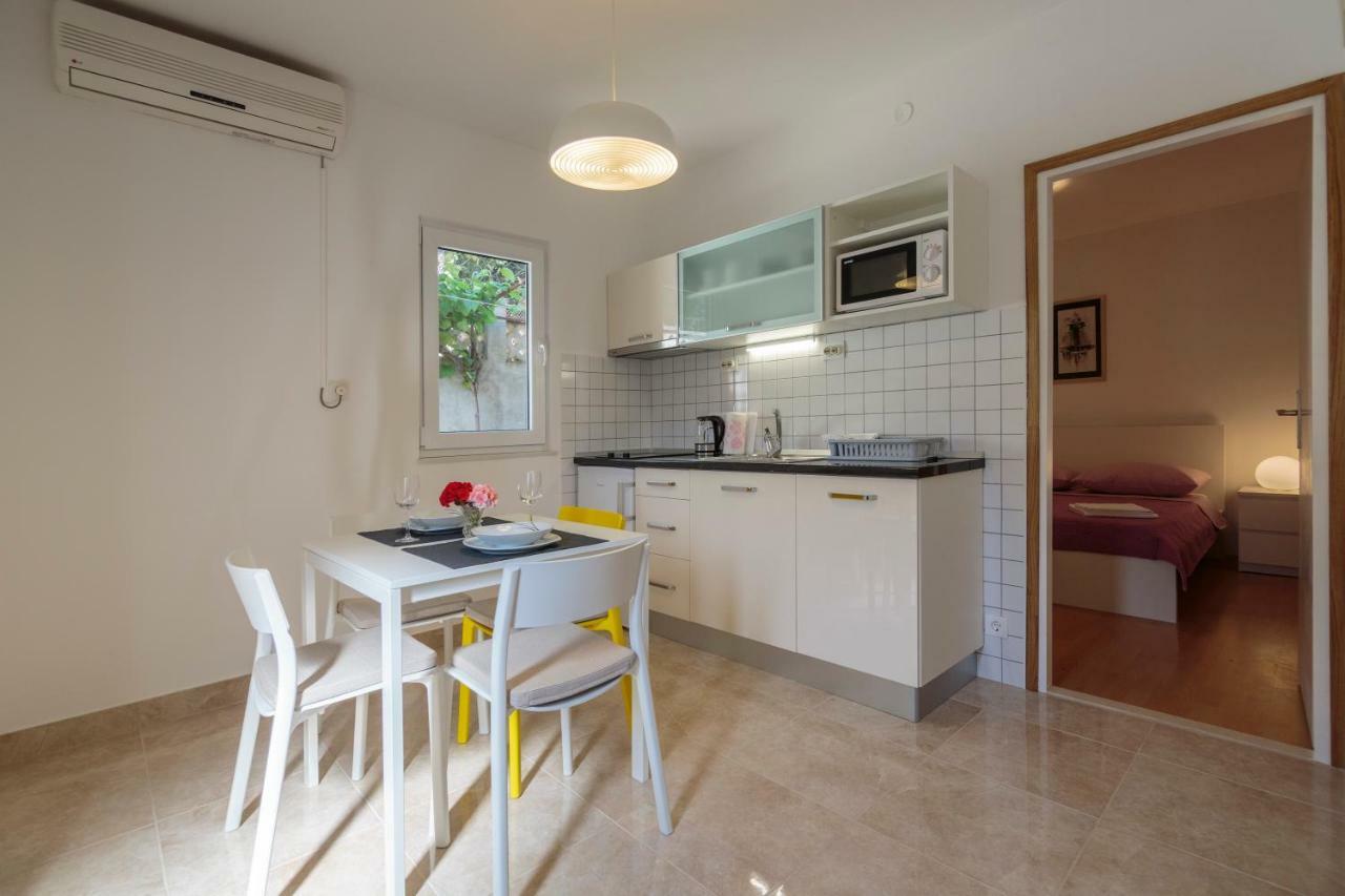 Apartmani Jordana Komiža Buitenkant foto